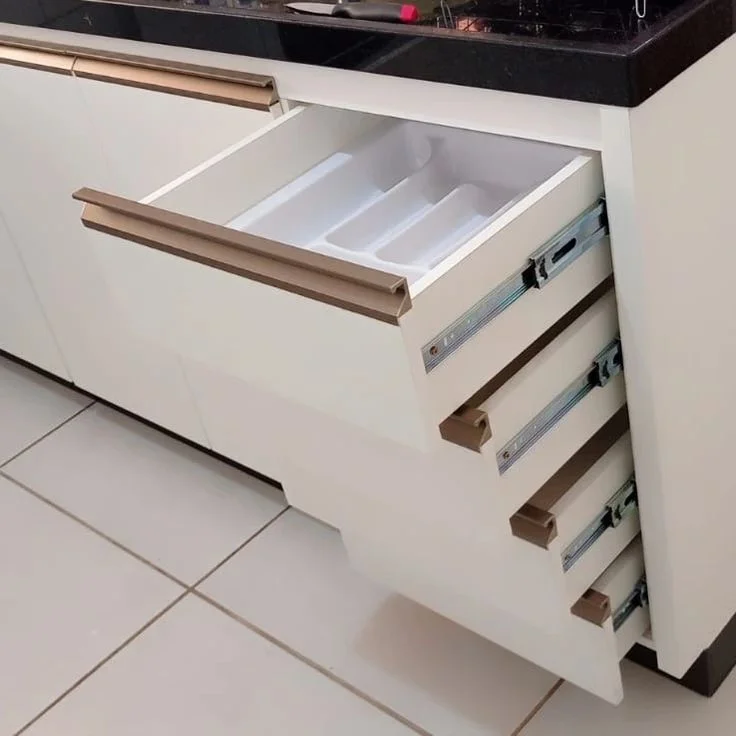 Armários de cozinha brancos