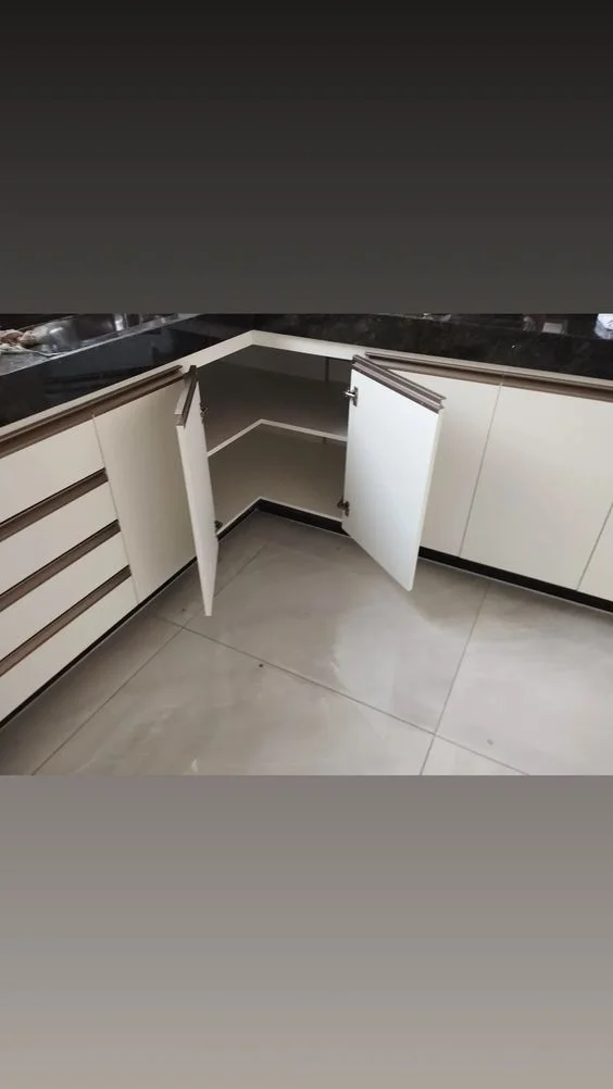 Armários de cozinha brancos