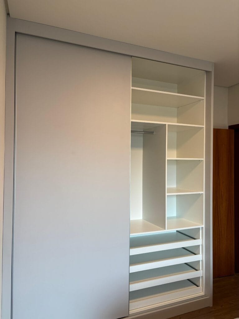 Guarda Roupa Cinza Cristal - Chess